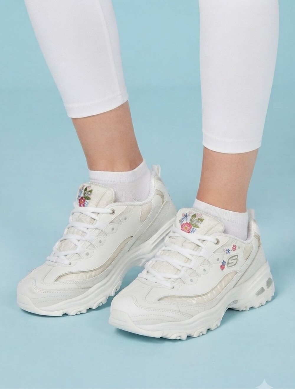 Skechers D'Lites Leather Wide Fit Cooled Memory Foam Sneaker 10 White Embroidery
